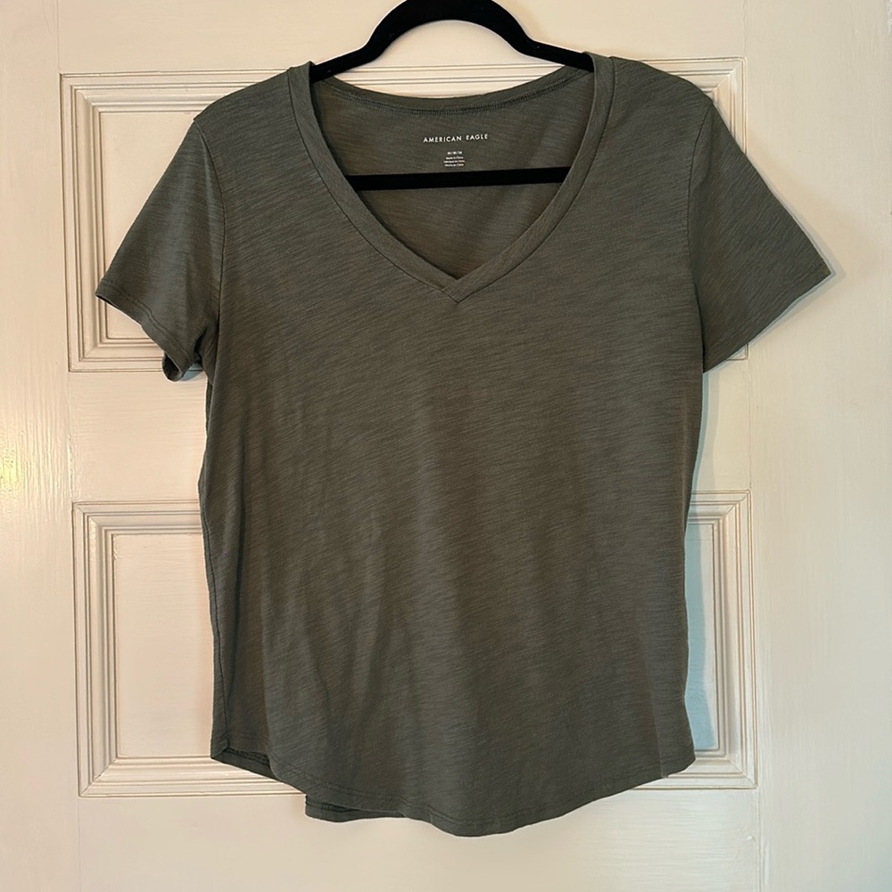 American Eagle V Neck